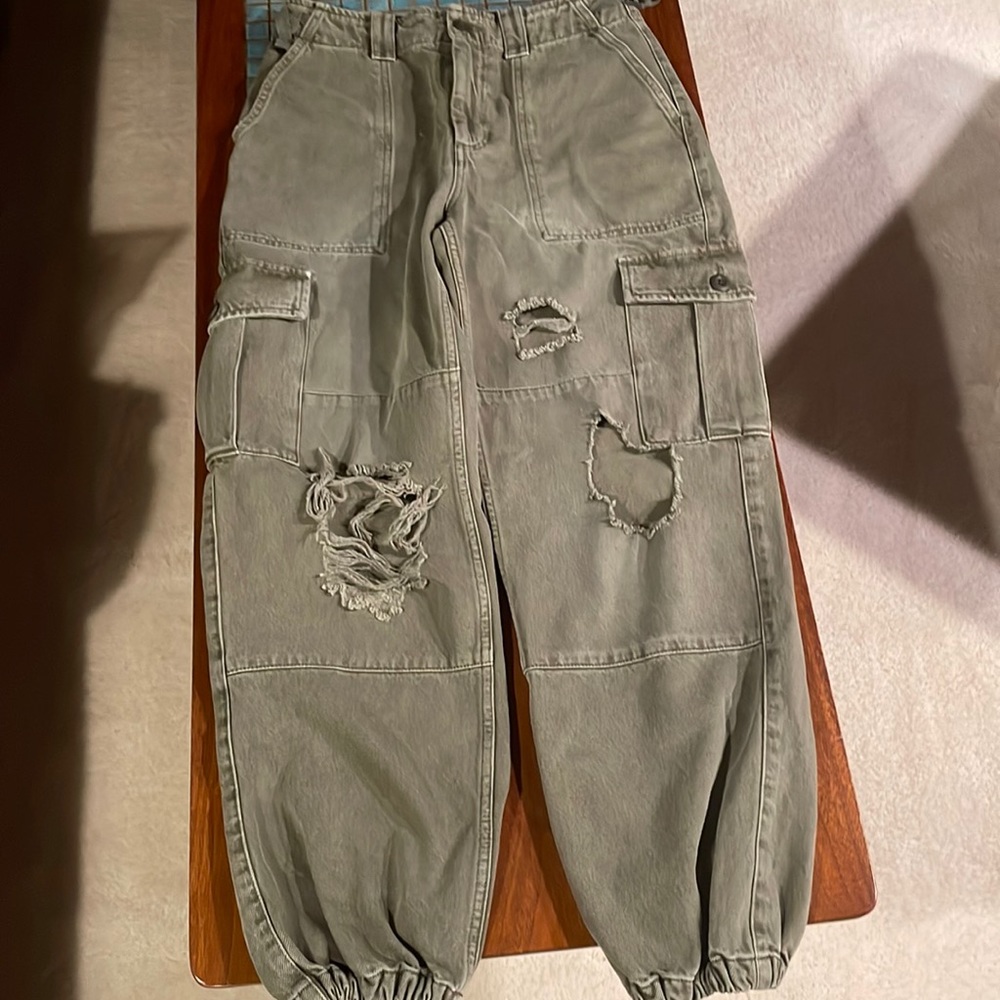 NWOT Topshop Army Cargo baggy jean with holes